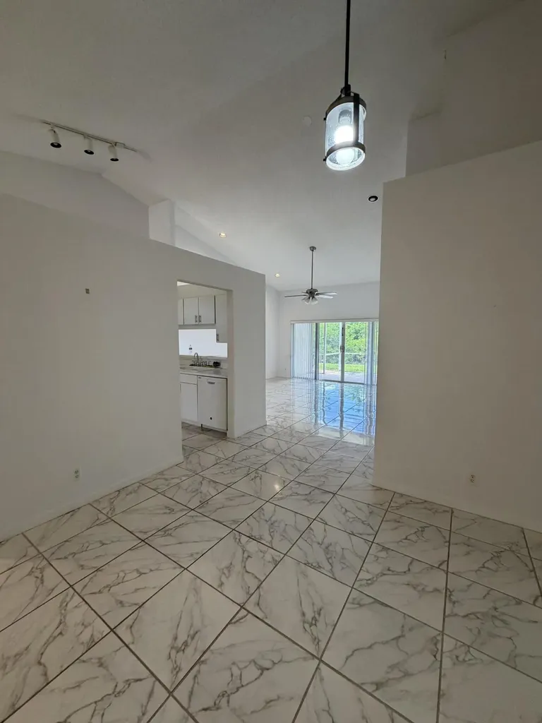21105 Via Solano Boca Raton FL 33433