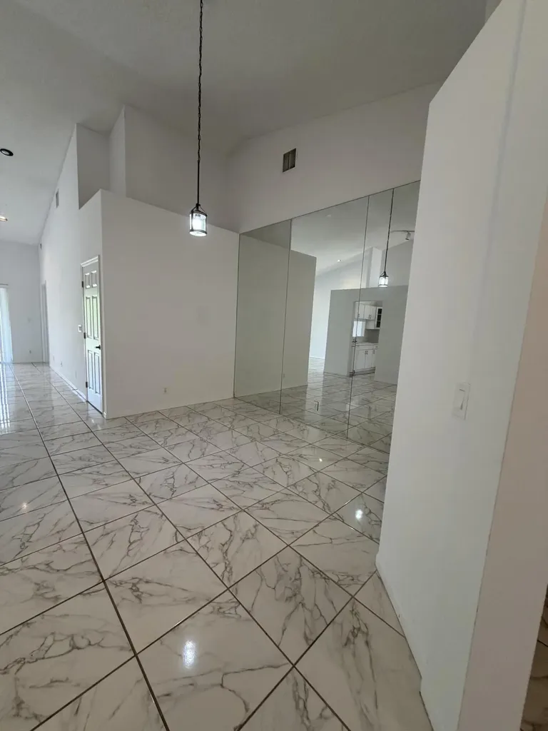 21105 Via Solano Boca Raton FL 33433