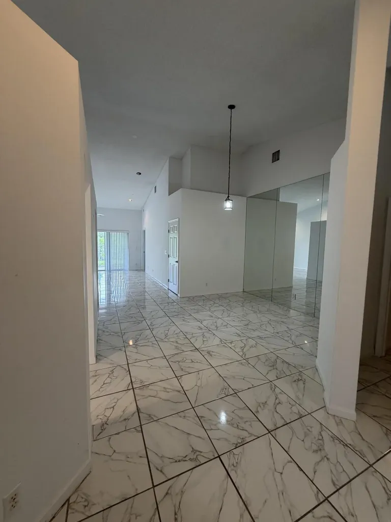 21105 Via Solano Boca Raton FL 33433
