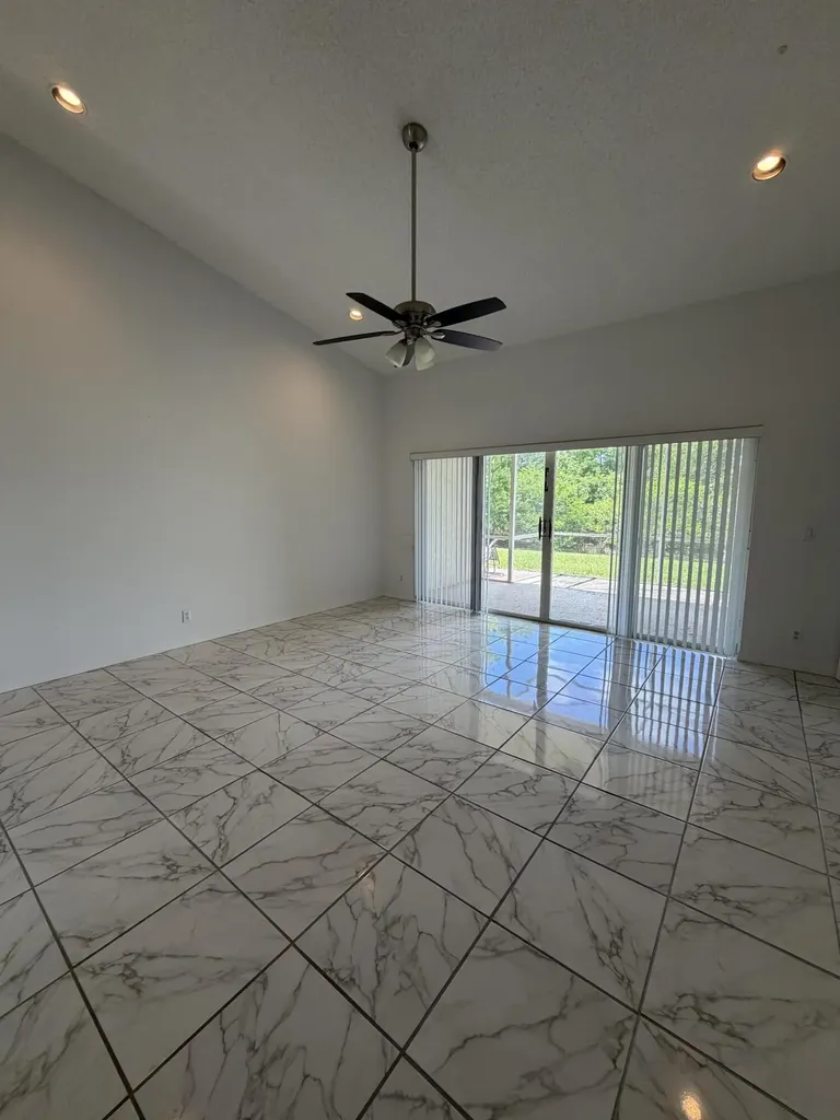 21105 Via Solano Boca Raton FL 33433