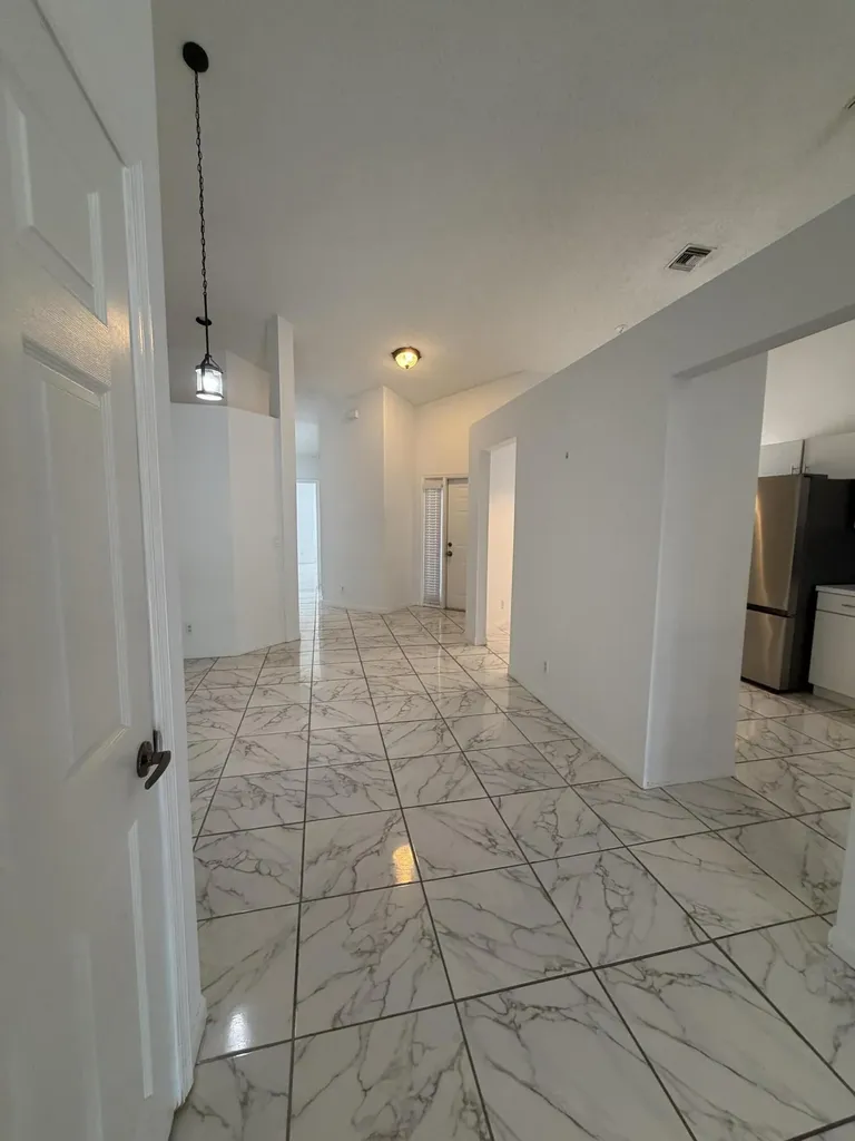 21105 Via Solano Boca Raton FL 33433