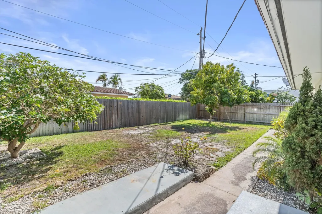 541 NE 44th Street Boca Raton FL 33431