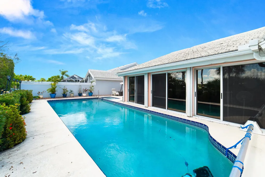2370 Saratoga Bay Drive West Palm Beach FL 33409