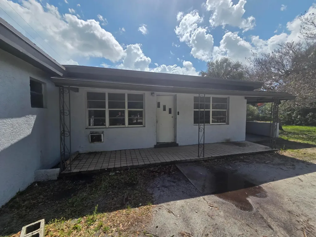 1111 N 21st Street Fort Pierce FL 34950