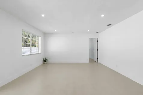 6573 Eaton Street Hollywood FL 33024