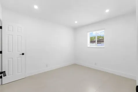 6573 Eaton Street Hollywood FL 33024