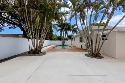 6573 Eaton Street Hollywood FL 33024