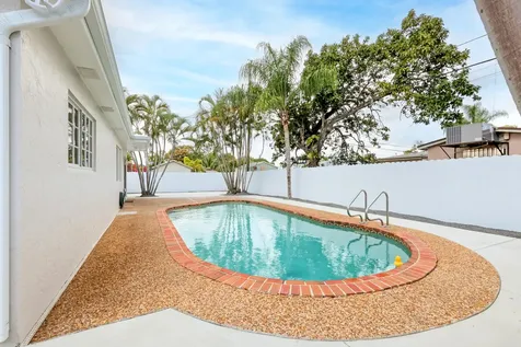 6573 Eaton Street Hollywood FL 33024