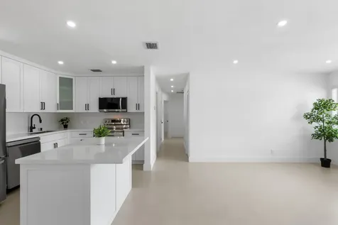 6573 Eaton Street Hollywood FL 33024