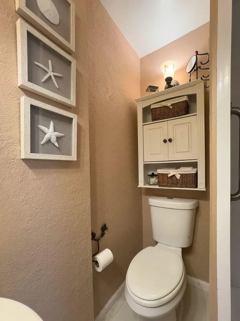902 NE 34th Street Oakland Park FL 33334