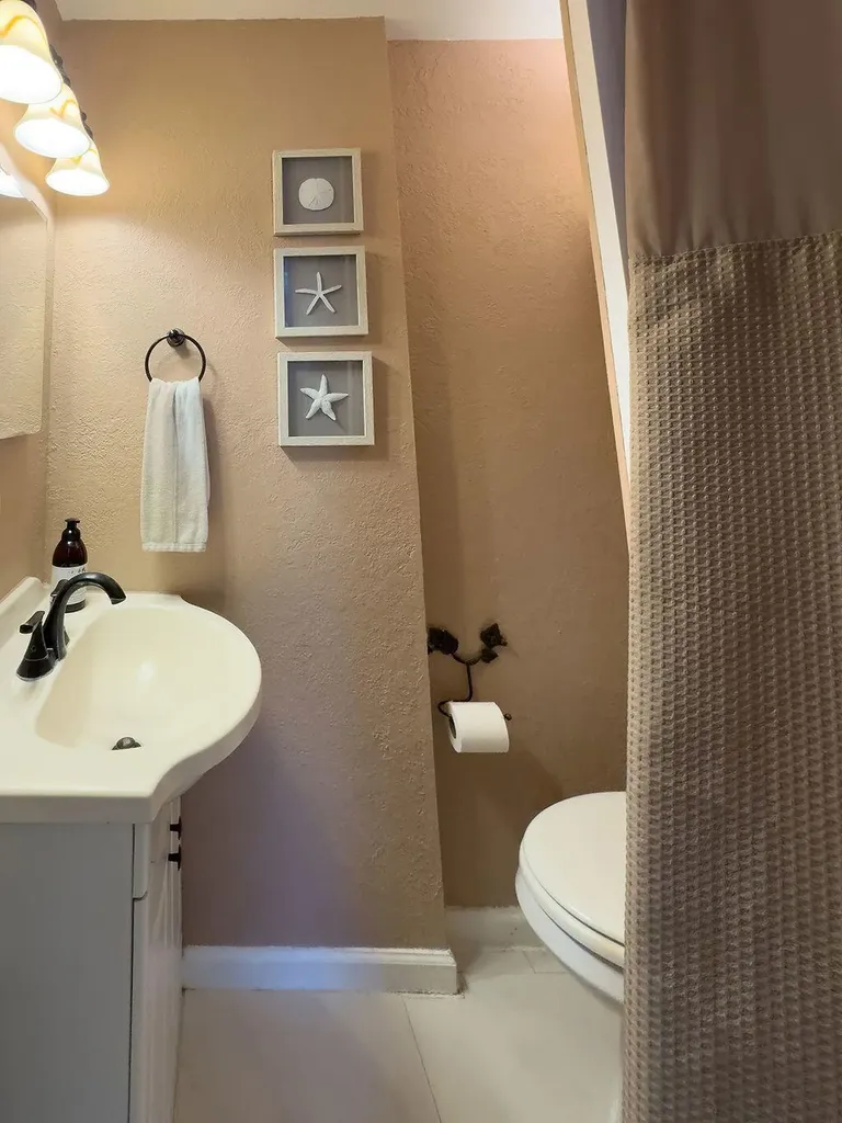 902 NE 34th Street Oakland Park FL 33334
