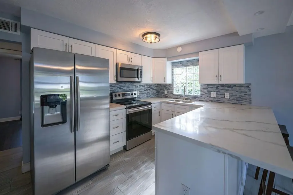 902 NE 34th Street Oakland Park FL 33334
