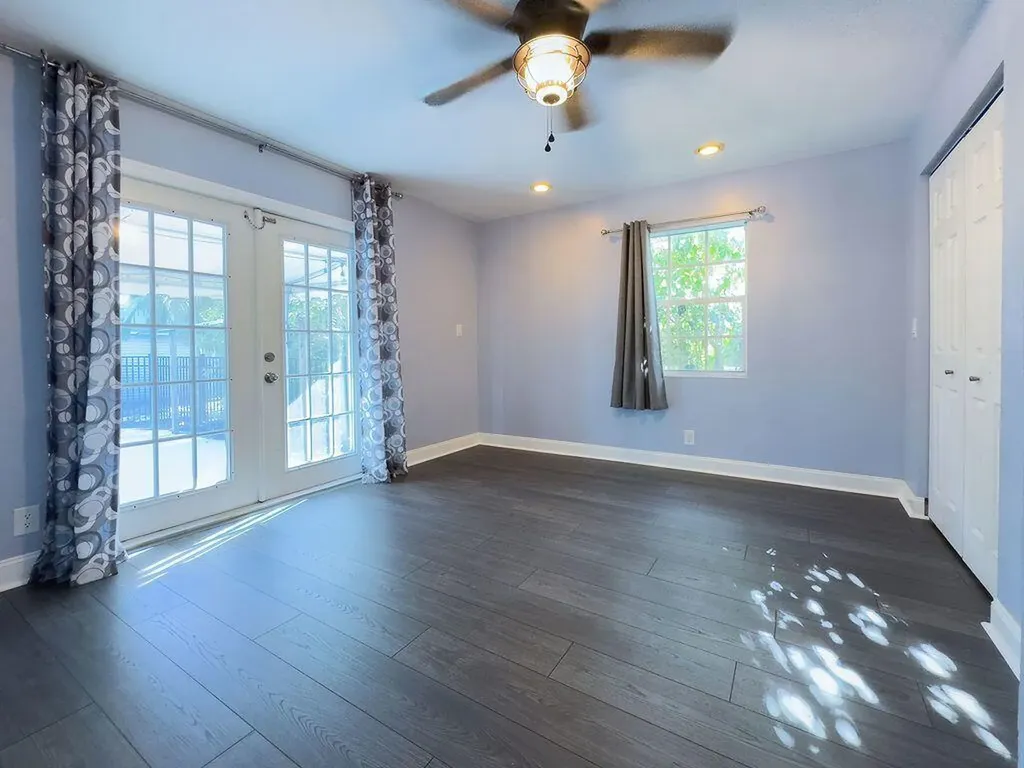 902 NE 34th Street Oakland Park FL 33334