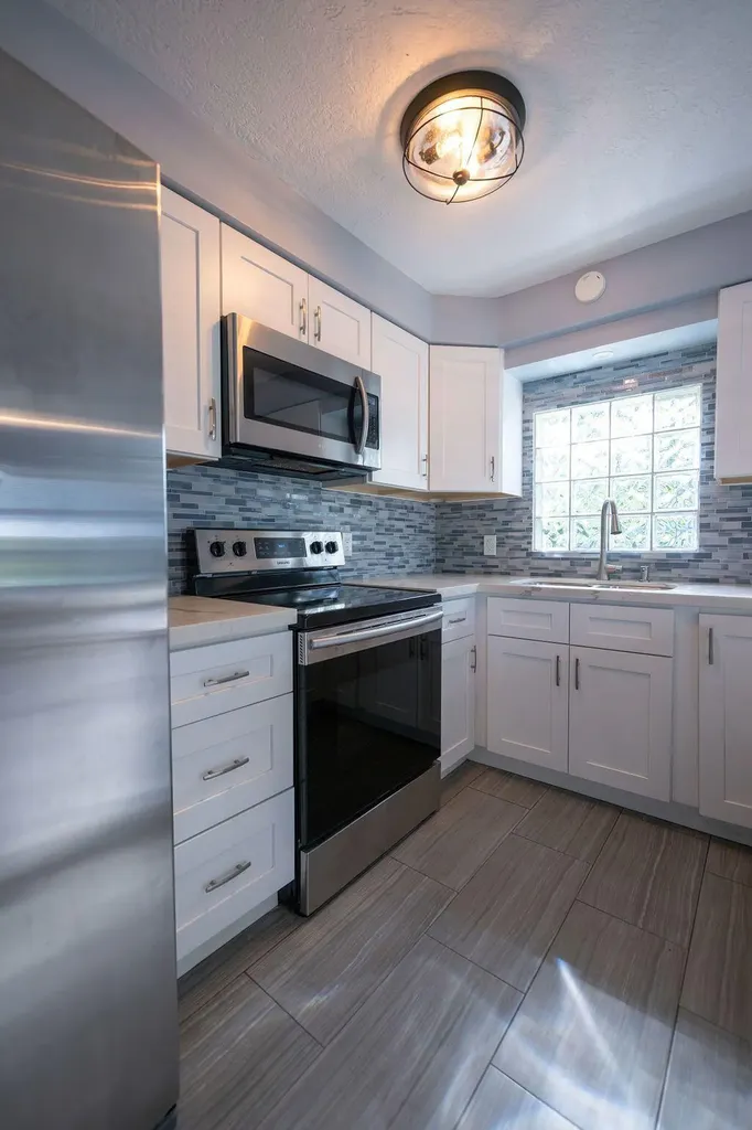 902 NE 34th Street Oakland Park FL 33334