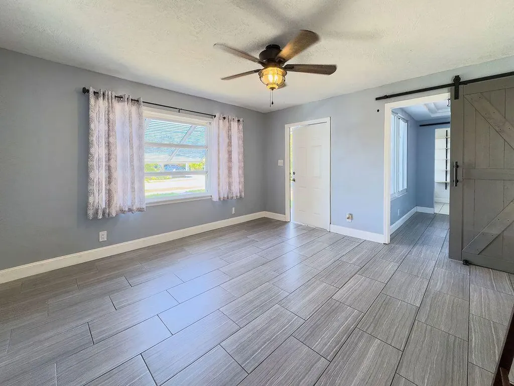 902 NE 34th Street Oakland Park FL 33334