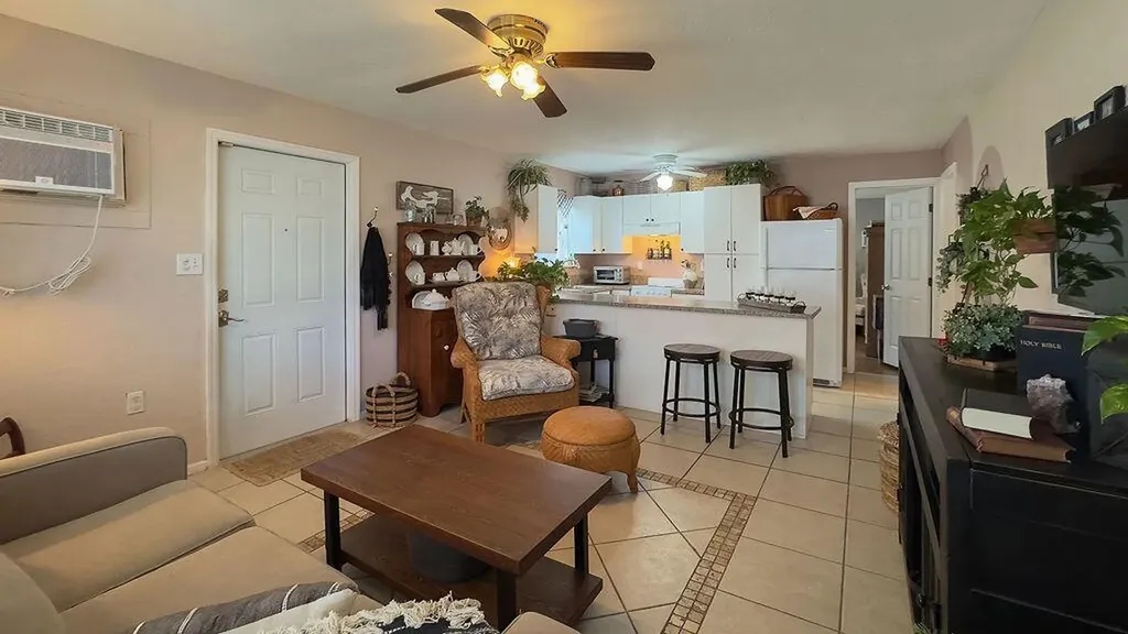 902 NE 34th Street Oakland Park FL 33334