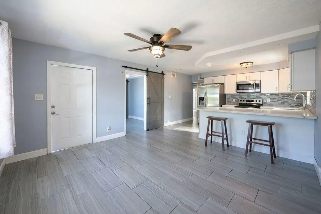 902 NE 34th Street Oakland Park FL 33334
