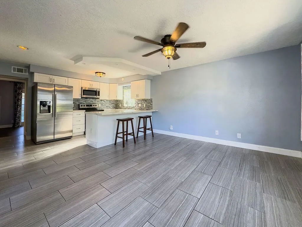 902 NE 34th Street Oakland Park FL 33334