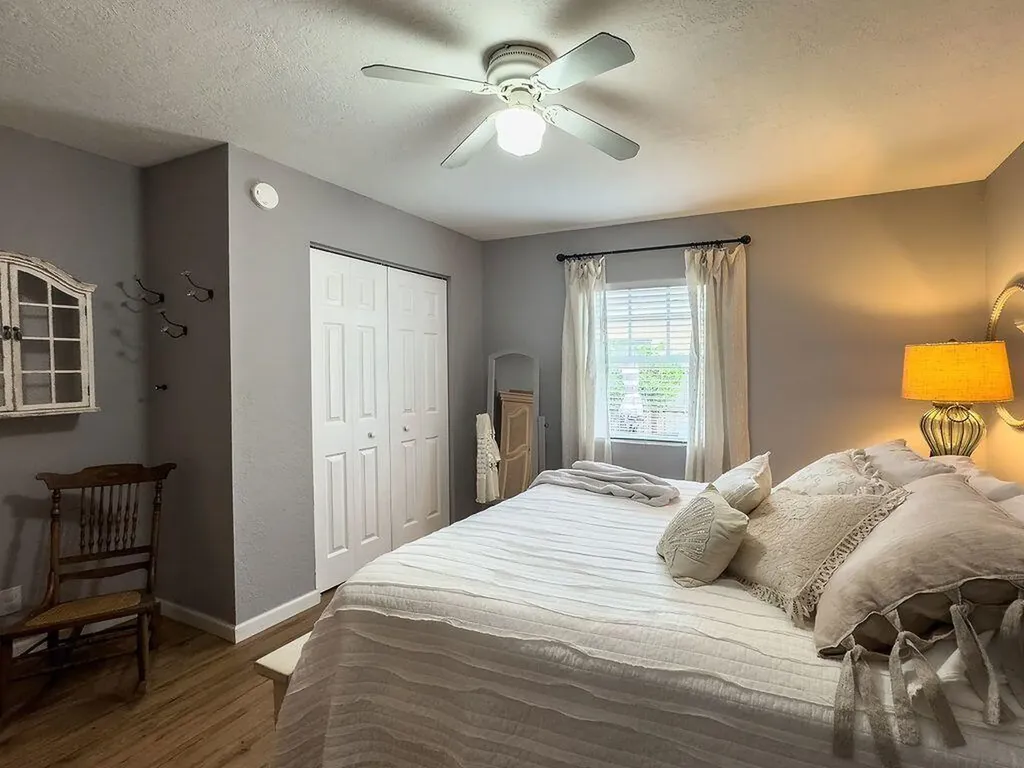 902 NE 34th Street Oakland Park FL 33334