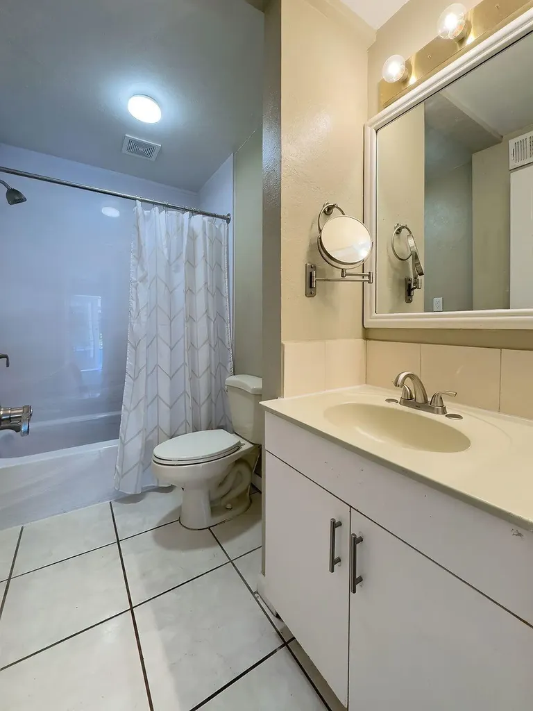 902 NE 34th Street Oakland Park FL 33334