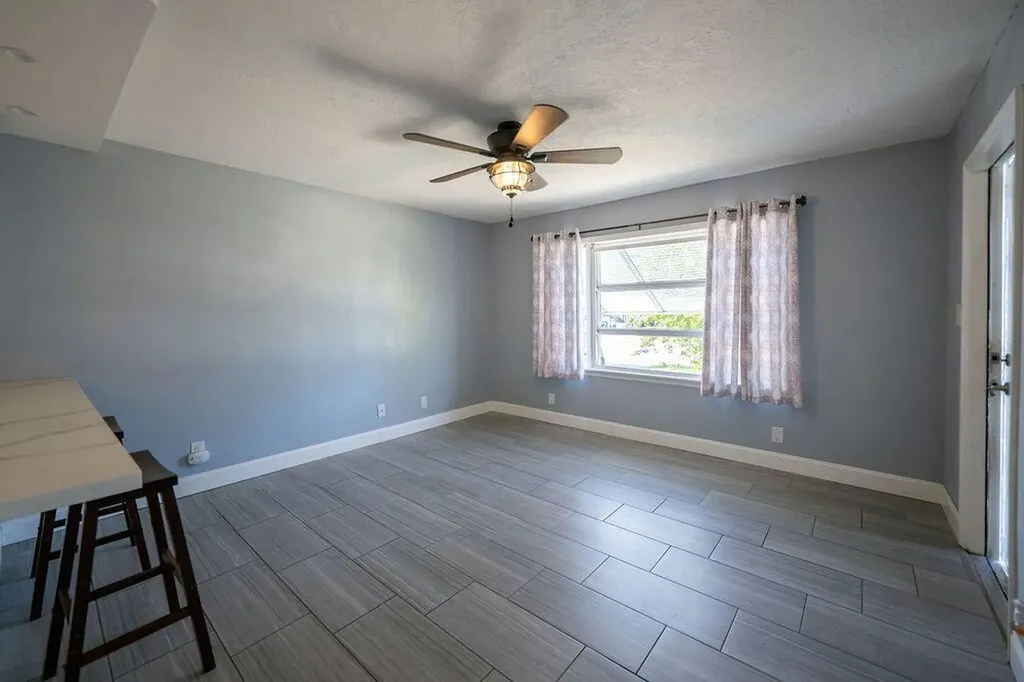 902 NE 34th Street Oakland Park FL 33334