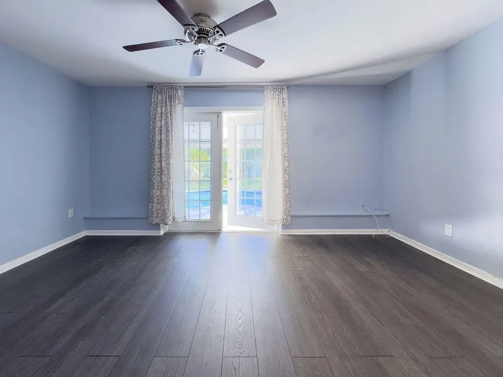 902 NE 34th Street Oakland Park FL 33334