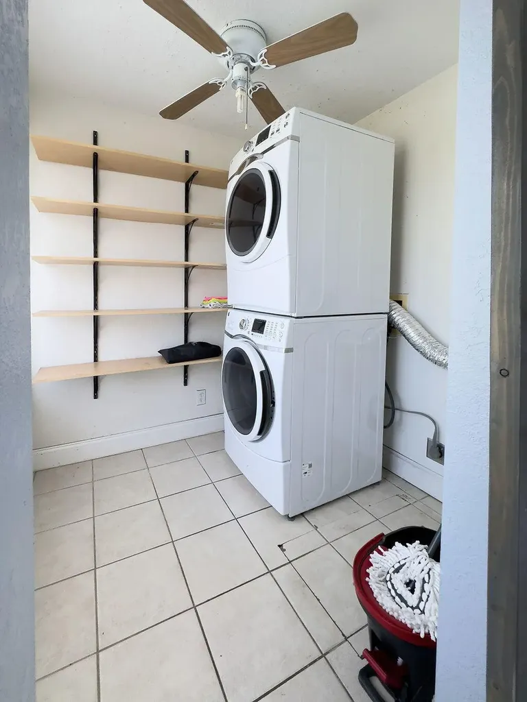 902 NE 34th Street Oakland Park FL 33334