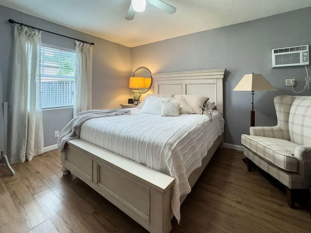 902 NE 34th Street Oakland Park FL 33334