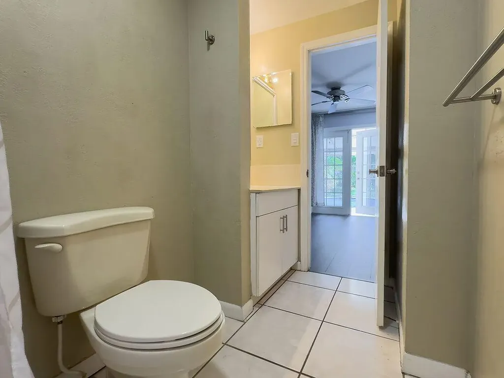 902 NE 34th Street Oakland Park FL 33334