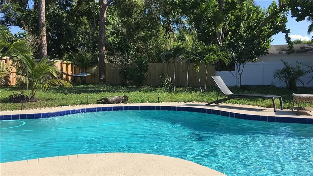 902 NE 34th Street Oakland Park FL 33334