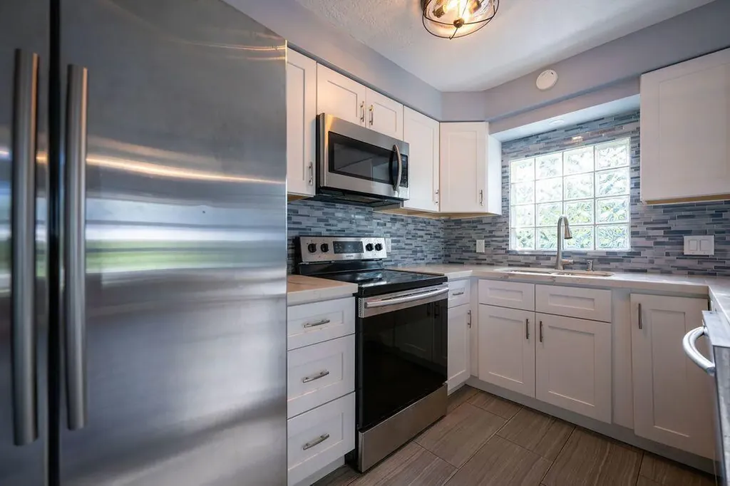 902 NE 34th Street Oakland Park FL 33334