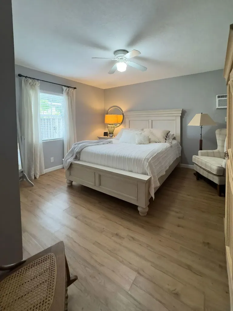902 NE 34th Street Oakland Park FL 33334