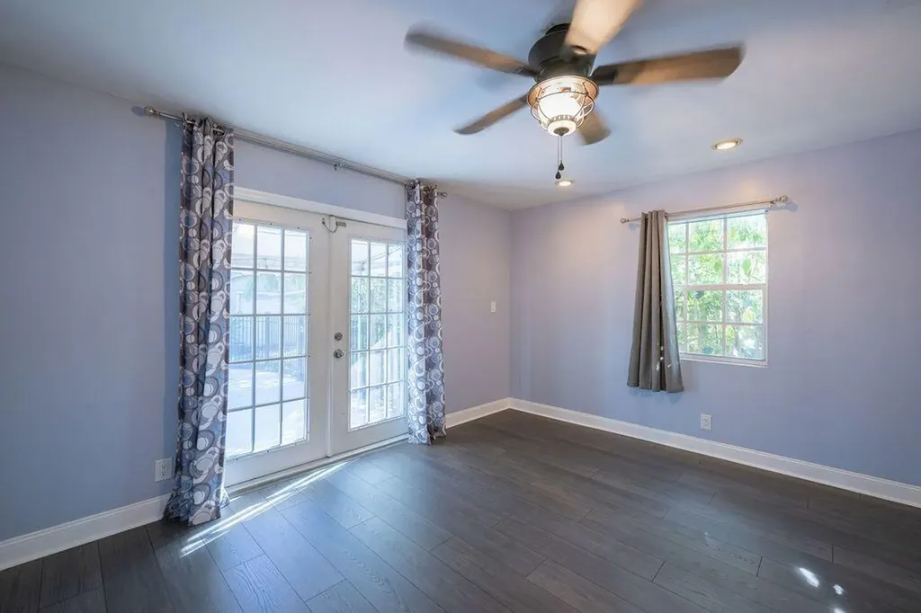 902 NE 34th Street Oakland Park FL 33334