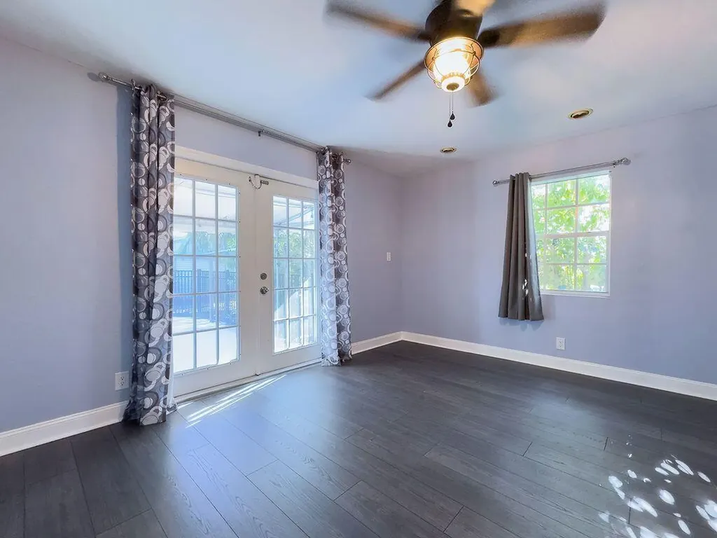 902 NE 34th Street Oakland Park FL 33334