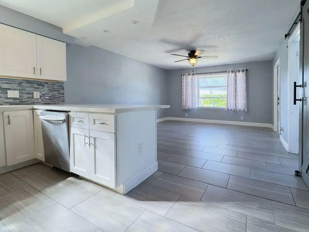 902 NE 34th Street Oakland Park FL 33334