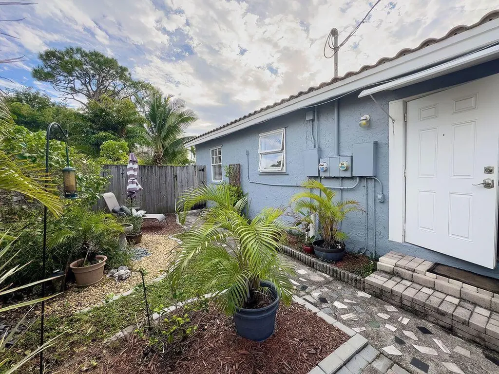 902 NE 34th Street Oakland Park FL 33334