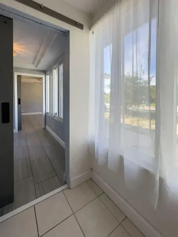 902 NE 34th Street Oakland Park FL 33334