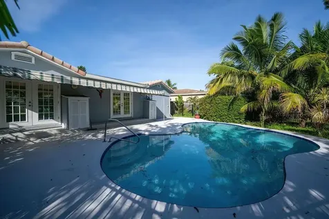 902 NE 34th Street Oakland Park FL 33334