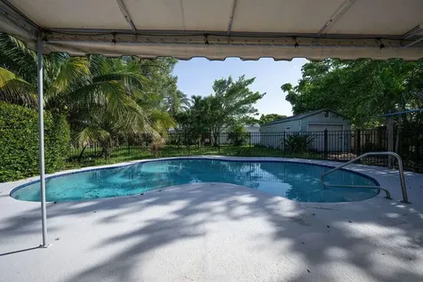902 NE 34th Street Oakland Park FL 33334