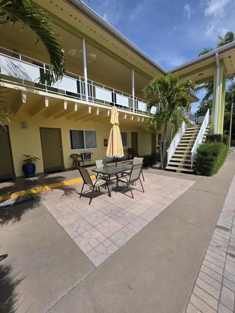 911 N Federal Highway Lake Worth Beach FL 33460