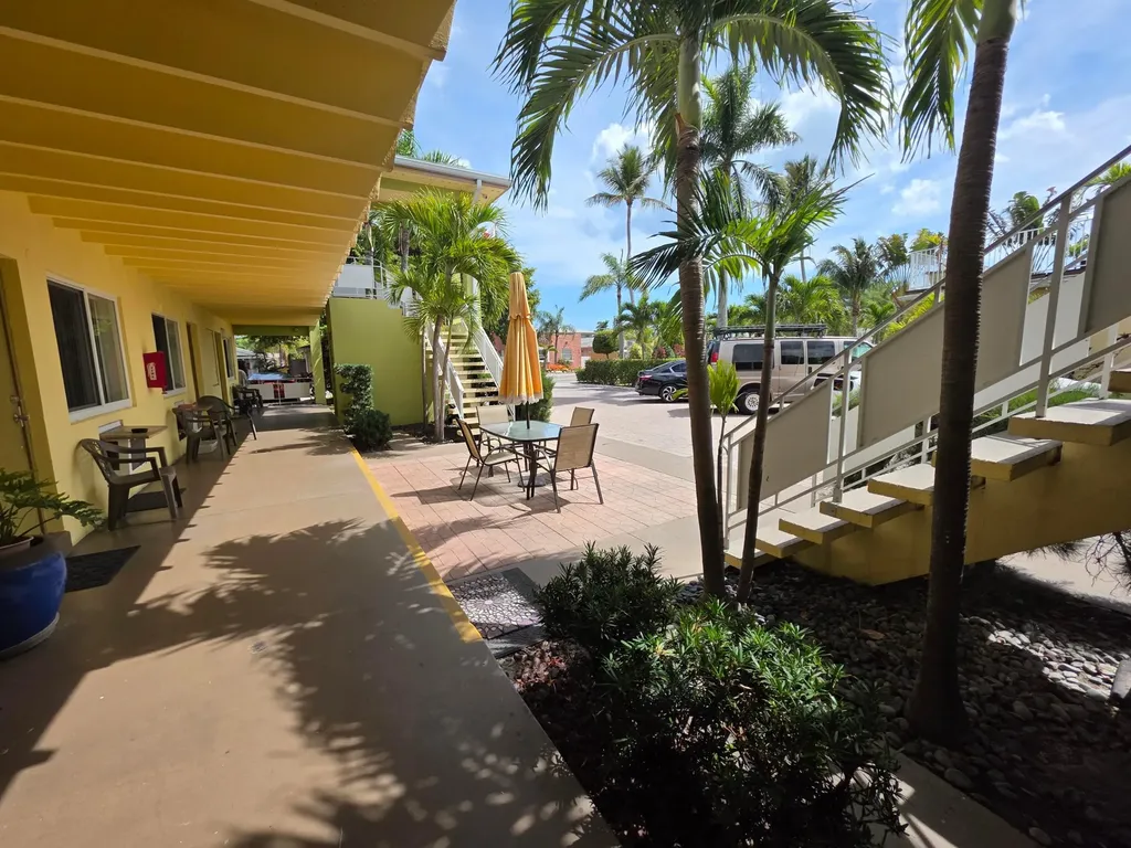 911 N Federal Highway Lake Worth Beach FL 33460