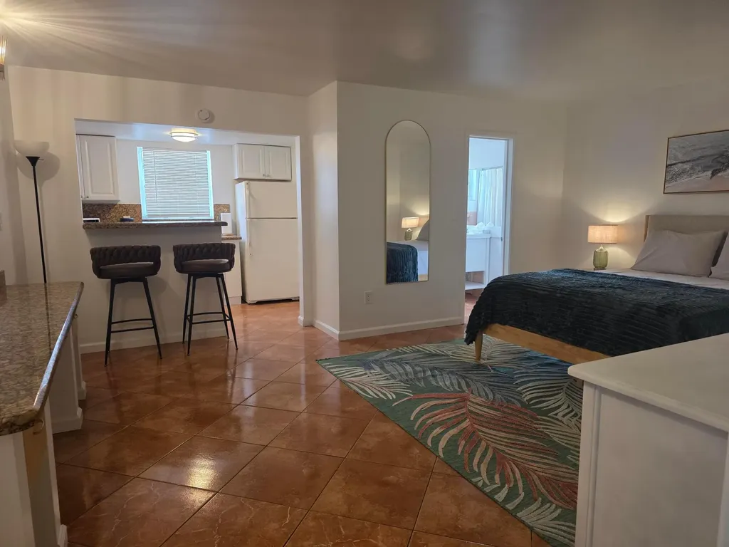 911 N Federal Highway Lake Worth Beach FL 33460