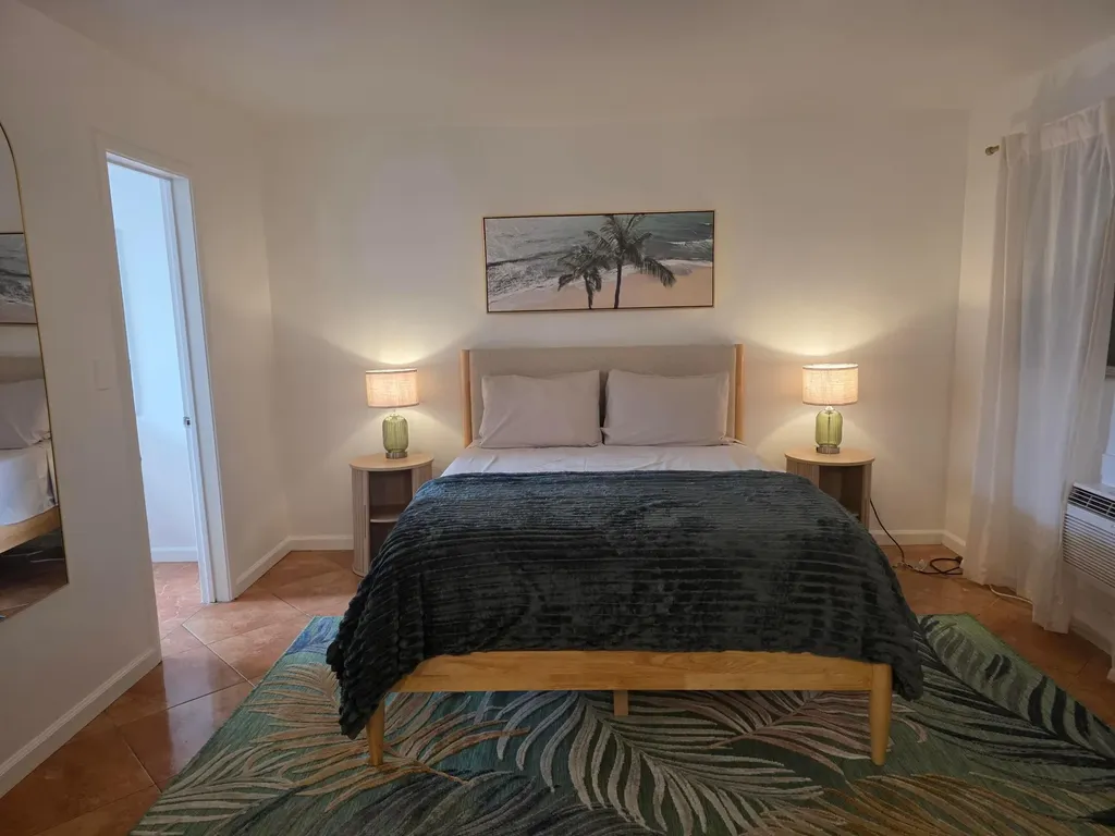 911 N Federal Highway Lake Worth Beach FL 33460