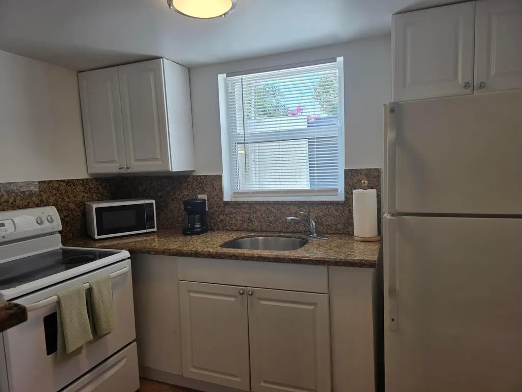 911 N Federal Highway Lake Worth Beach FL 33460