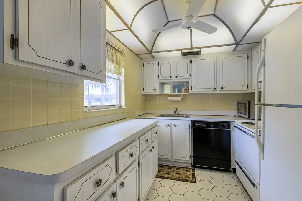 141 Saxony C Terrace Delray Beach FL 33446