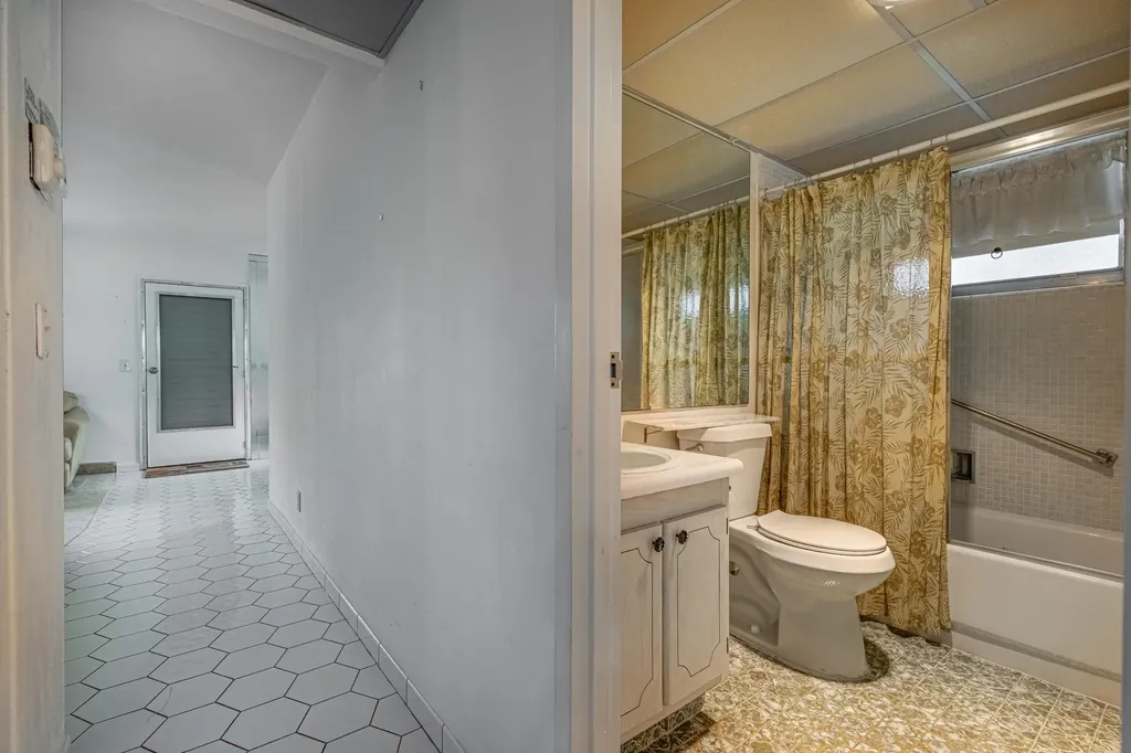 141 Saxony C Terrace Delray Beach FL 33446