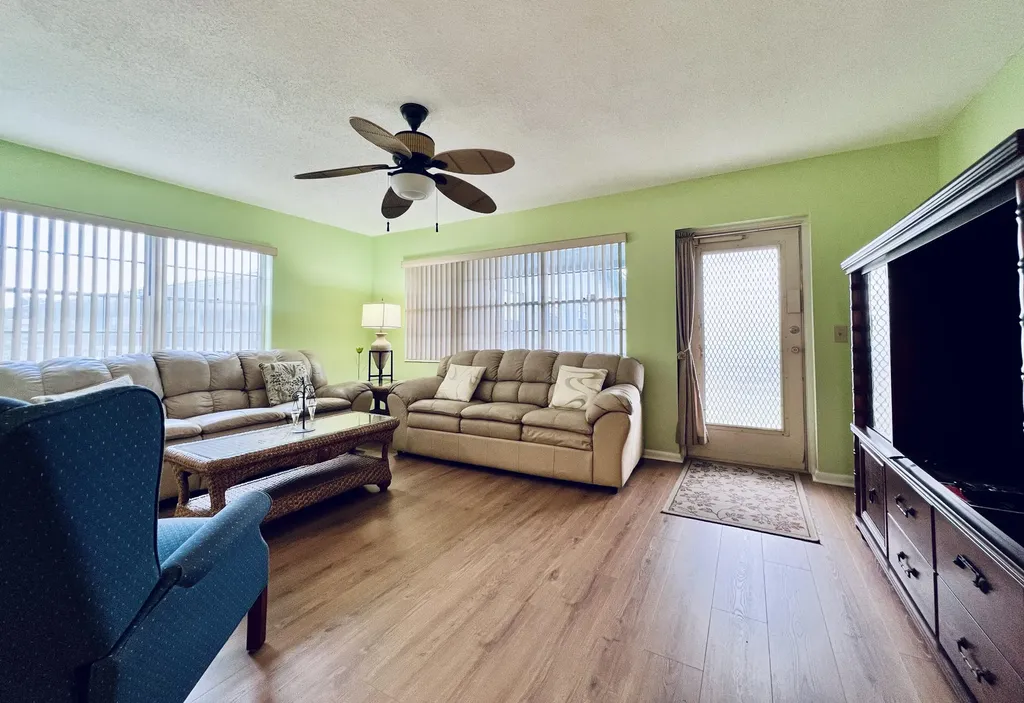 40 Dorchester B West Palm Beach FL 33417