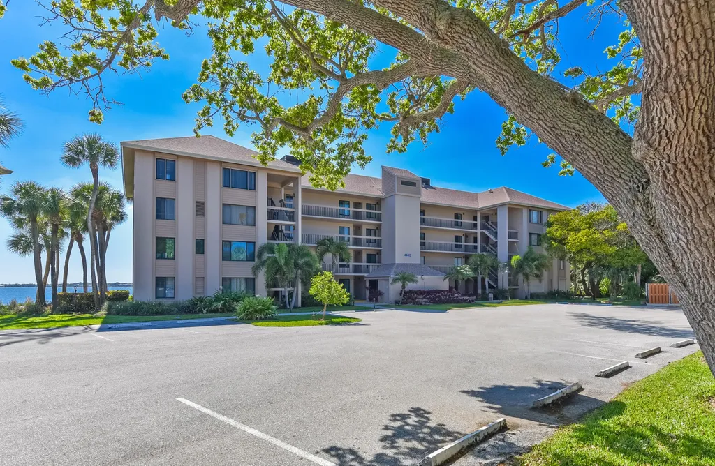 4440 NE Sandpebble Trace Stuart FL 34996