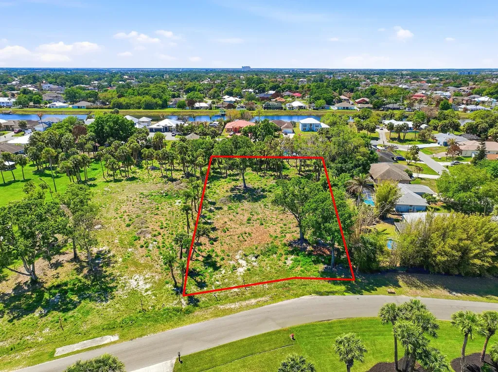 2016 SW Leafy Road Port St Lucie FL 34953