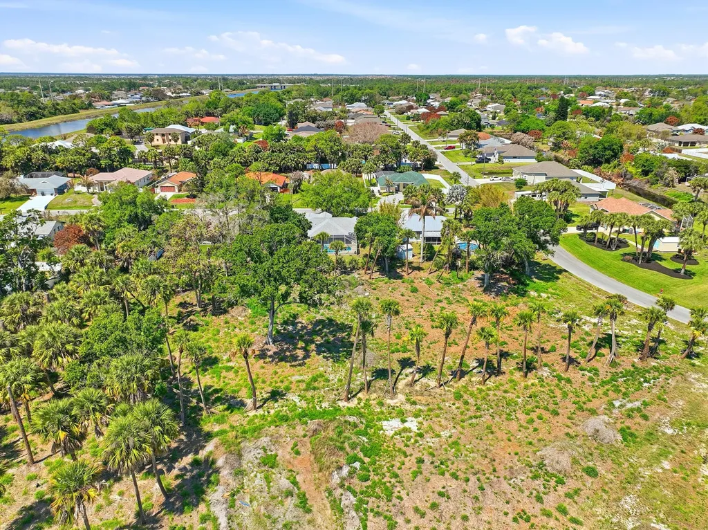 2016 SW Leafy Road Port St Lucie FL 34953